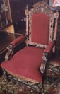 Кресло с фамильным гербом